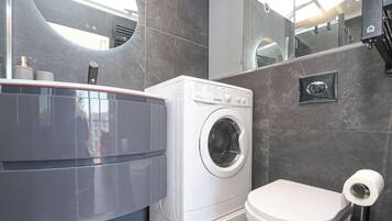 Shower, hair dryer, towels