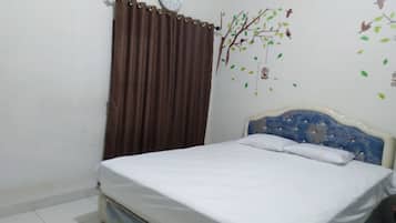 Deluxe Double Room | Laptop workspace, free WiFi, bed sheets