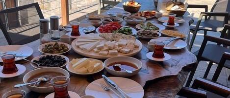 Free daily cooked-to-order breakfast