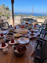 Free daily cooked-to-order breakfast