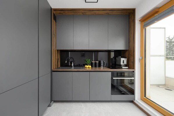 Fridge, microwave, oven, stovetop