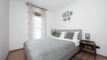 1 habitación, tabla de planchar con plancha, wifi y ropa de cama