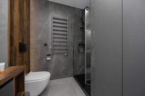 Dusche, Haartrockner, Shampoo