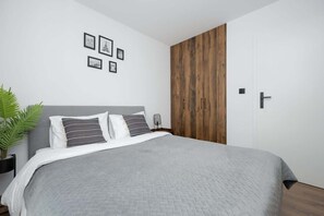 1 habitación, tabla de planchar con plancha, wifi y ropa de cama 