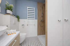 Douche, sèche-cheveux