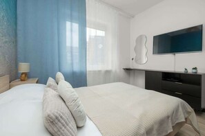 1 habitación, escritorio, tabla de planchar con plancha y wifi 