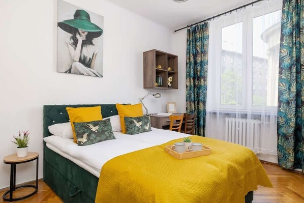 2 bedrooms, iron/ironing board, WiFi, bed sheets