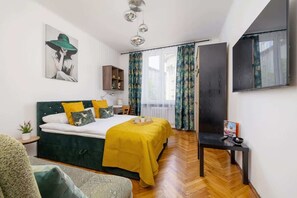 2 bedrooms, iron/ironing board, WiFi, bed sheets