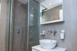 Bathroom - Kipseli New Modern Cosy Apts Apt No 4 (Athens)
