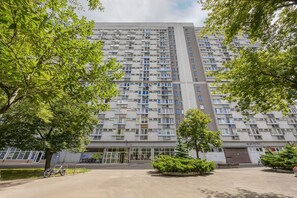 Exterior - Bright Apartment Warsaw Wola by Renters (Warsaw)
