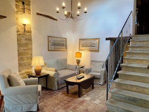 Fireplace - Charming Cottage in the Heart of Tuscany (Toscana)