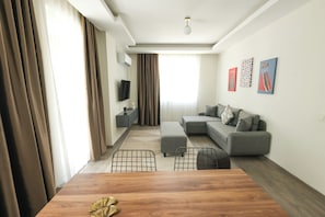 Deluxe Apartment, 1 Bedroom, City View | Living area