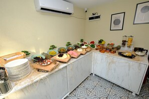 Daily buffet breakfast for a fee - Sorta Hotel (Konyaalti)
