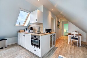 Fridge, oven, stovetop, coffee/tea maker - Das Wassergrundstück mit Traumhaftem Ausblick und Ruhe Direkt am Schmollensee (Heringsdorf)