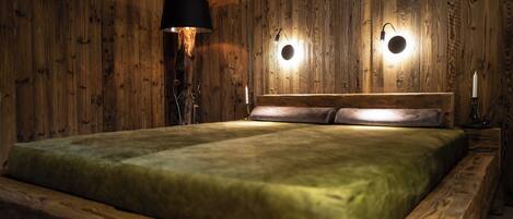 3 bedrooms, iron/ironing board, travel cot, free WiFi