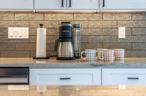 House, Multiple Beds, Patio, Garden View (Bayside Retreat) | Private kitchen | Fridge, microwave, oven, stovetop - Bayside Retreat (Williams Bay)