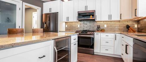 House, Multiple Beds, Patio, Garden View (Bayside Retreat) | Private kitchen | Fridge, microwave, oven, stovetop