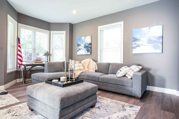 House, Multiple Beds, Patio, Garden View (Bayside Retreat) | Living area | 43-inch TV with digital channels - Bayside Retreat (Williams Bay)