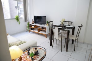 Apartment | Wohnbereich | Fernseher