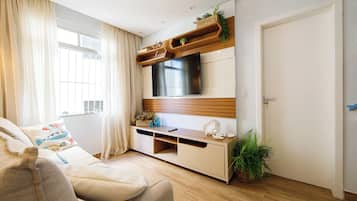 Family Apartment | Ruang tamu | TV