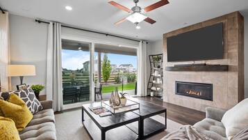 Smart TV, fireplace, stereo