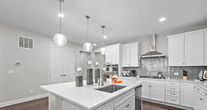 Pet Friendly New Luxury home on Buffalo Run Golf Course - Pool Table, BBQ