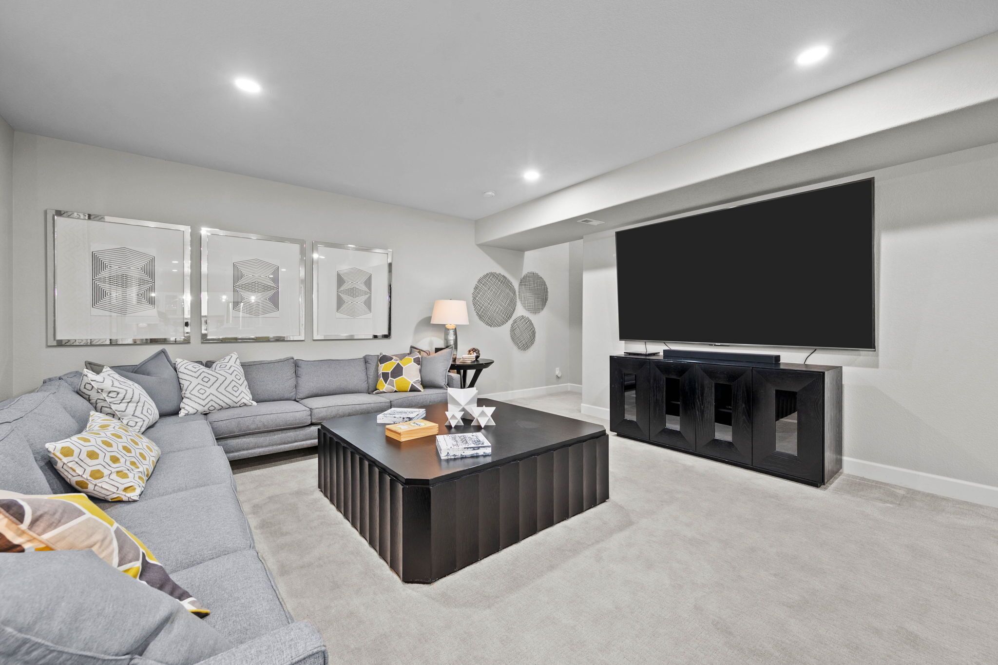 Smart TV, fireplace, stereo