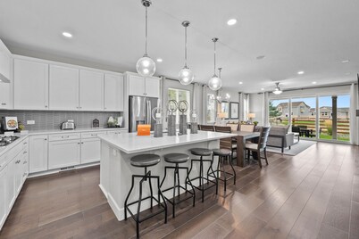 Pet Friendly New Luxury home on Buffalo Run Golf Course - Pool Table, BBQ