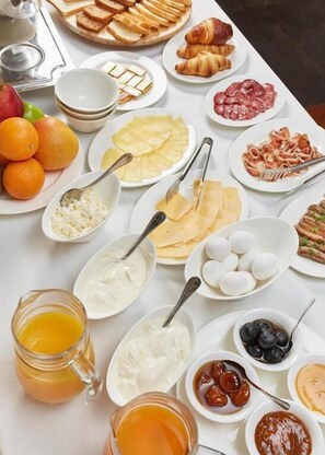 Desayuno bufé gratuito y diario