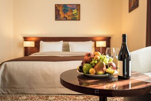 經典雙人房 | 客房內保險箱、書桌、熨斗/熨衣板、免費無線上網