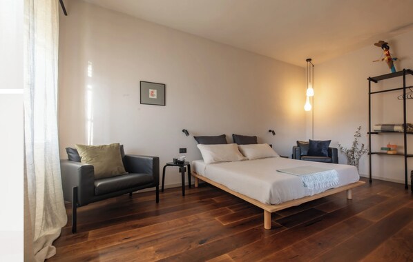 3 chambres, bureau, fer et planche à repasser, accès au Wi-Fi (inclus)