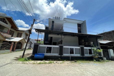 Exterior. Hotel O Widan Homestay