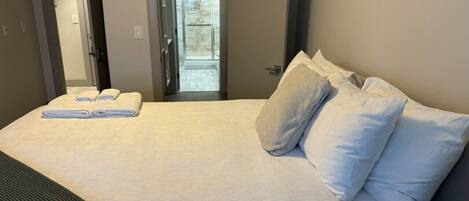 2 bedrooms, desk, iron/ironing board, travel cot