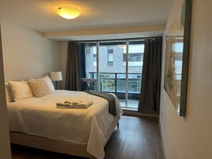 2 camere, una scrivania, ferro/asse da stiro, culla da viaggio