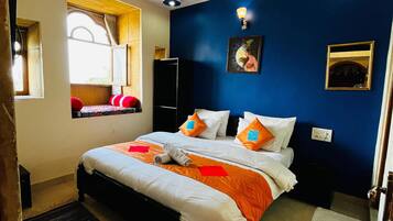 Deluxe Double Room, Hill View | In-room safe, laptop workspace, soundproofing, iron/ironing board