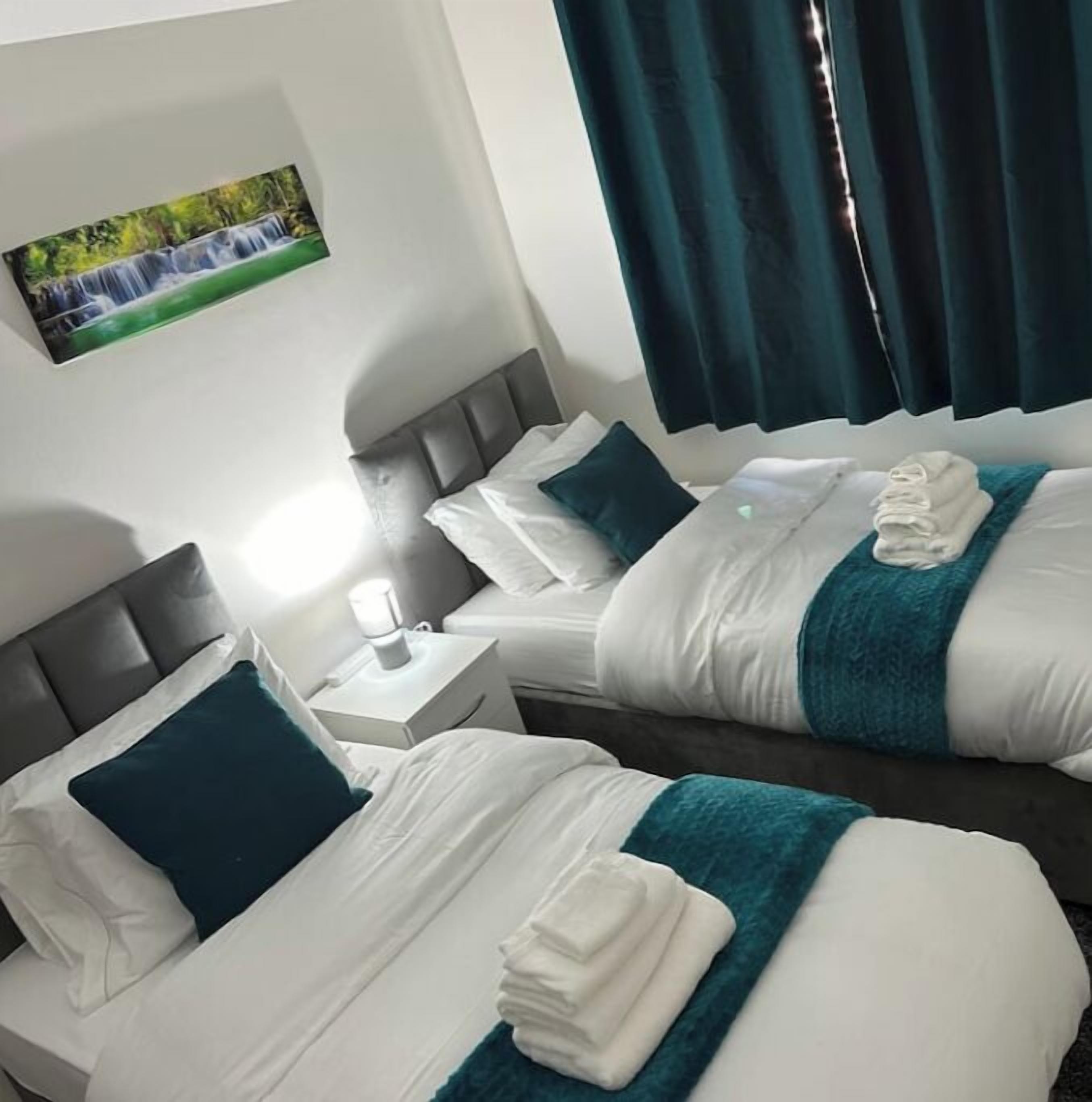 3 slaapkamers, een strijkplank/strijkijzer, gratis wifi, beddengoed