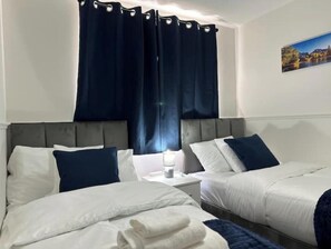 3 makuuhuonetta, silitysrauta/-lauta, ilmainen Wi-Fi, vuodevaatteet