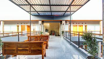Coin salon dans le hall