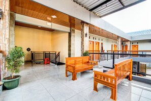 Lobby sitting area - Hotel O Ekslusive Double'n (Baki)