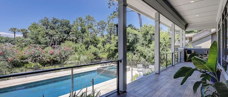 حمّام سباحة مُدفَّأ