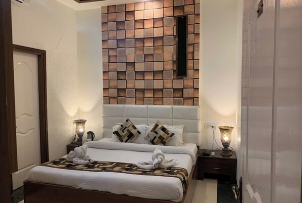 Habitación Deluxe doble, vistas a la ciudad | Wifi gratis y ropa de cama
