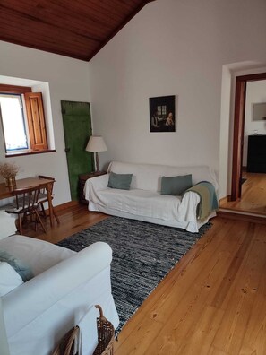 Casa do Ermitão | Area keluarga | Perapian