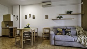 TV - Lovely and serene flat near Pluto Beach (Bibione)