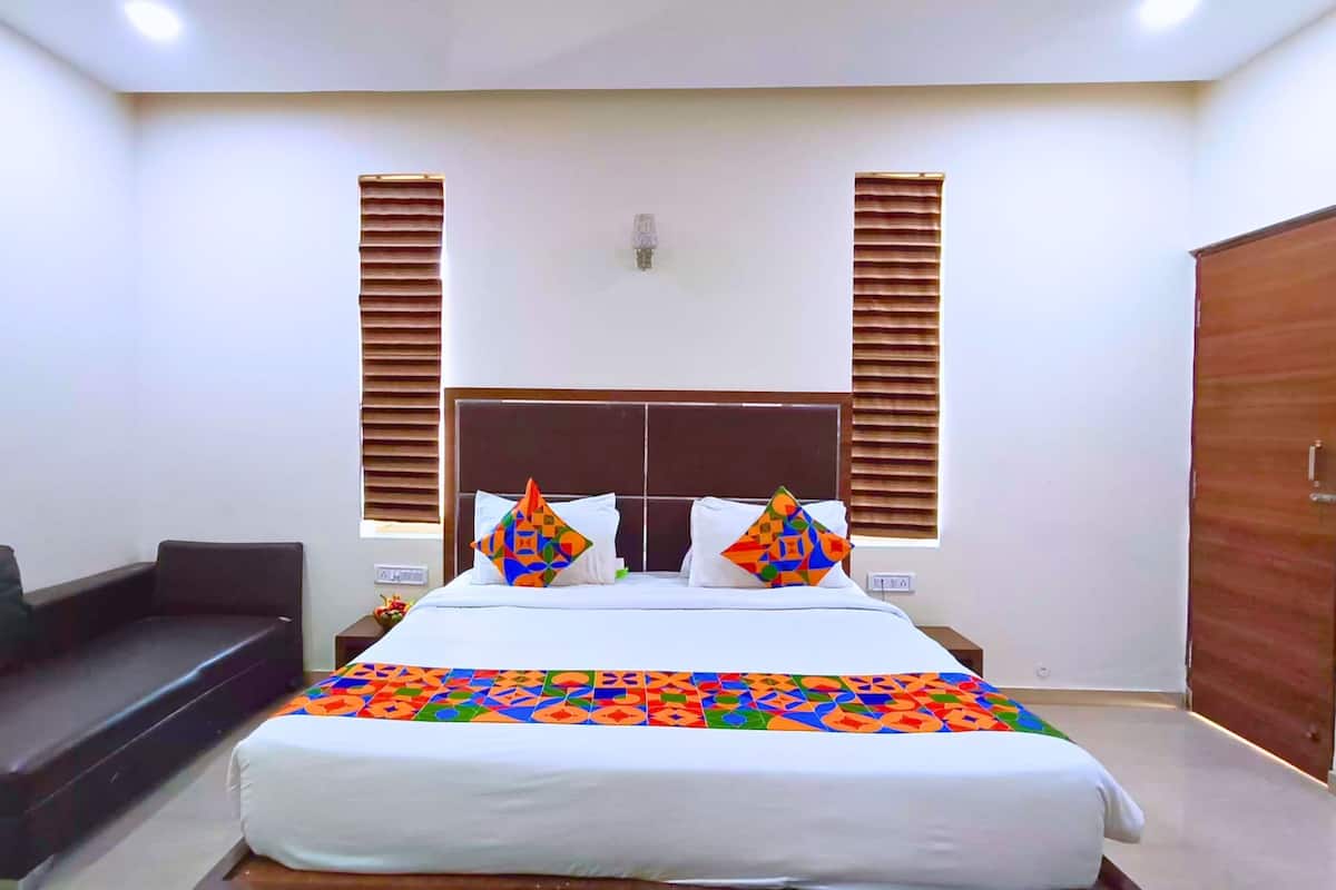 Executive Room, Garden View | 1 bedroom, desk, free WiFi
