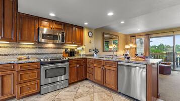 Fridge, microwave, stovetop, dishwasher