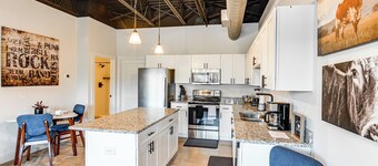 Modern Nashville Condo: 5 Mi to Downtown!