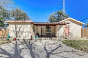 Interior - Dog-friendly San Antonio Home ~ 7 Mi to Downtown! (San Antonio)