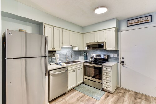 1/2 Mi to Folly Field Beach: Condo w/ 2 Pools