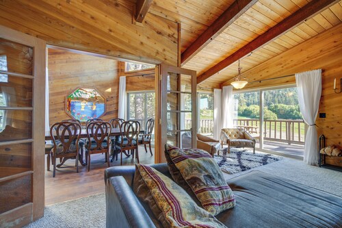 Hot Tub & Game Room: Spacious Big Bear Lake Cabin
