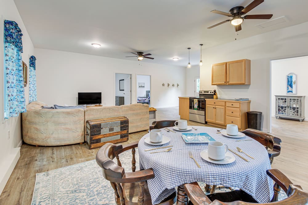 Secluded Orland Cottage w/ Grill, Near State Parks - Cape Jellison Road, ME